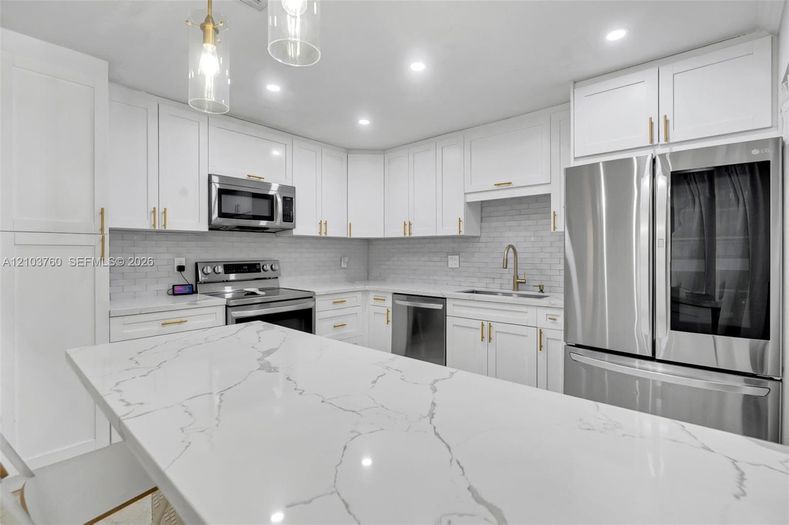 2131 Nova Village Dr, Davie FL 33317