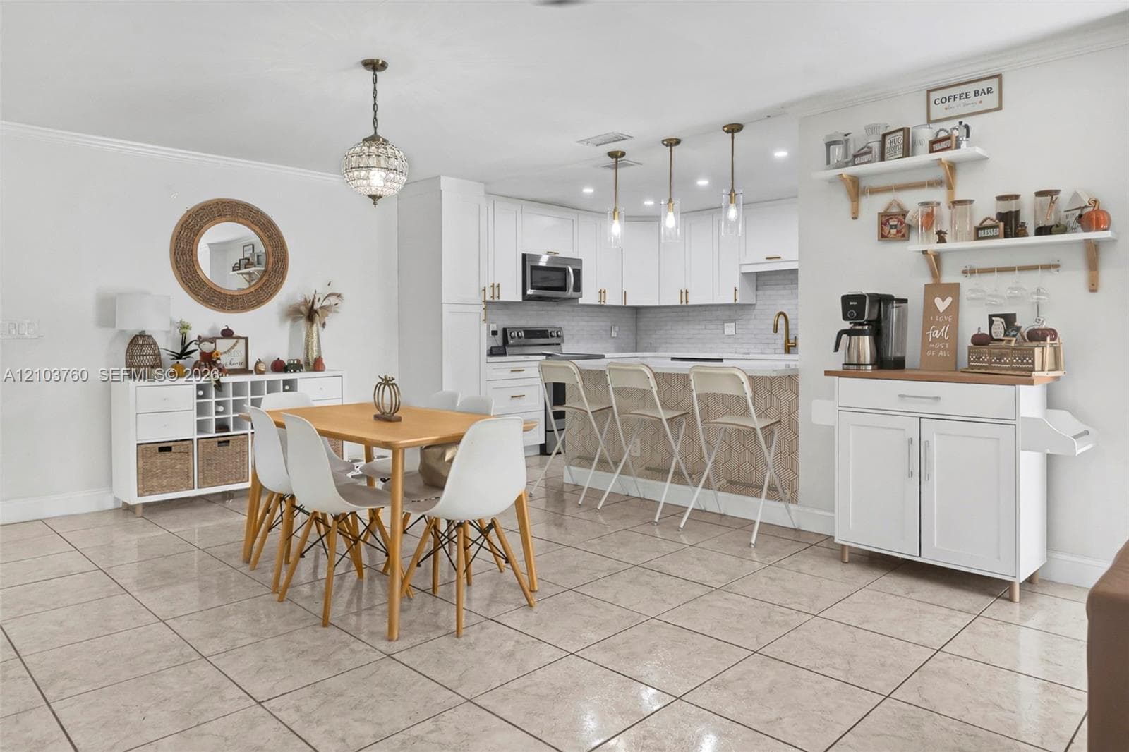 2131 Nova Village Dr, Davie FL 33317