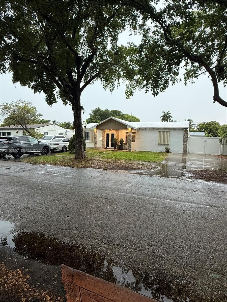 1031 NE 142nd St, North Miami FL 33161