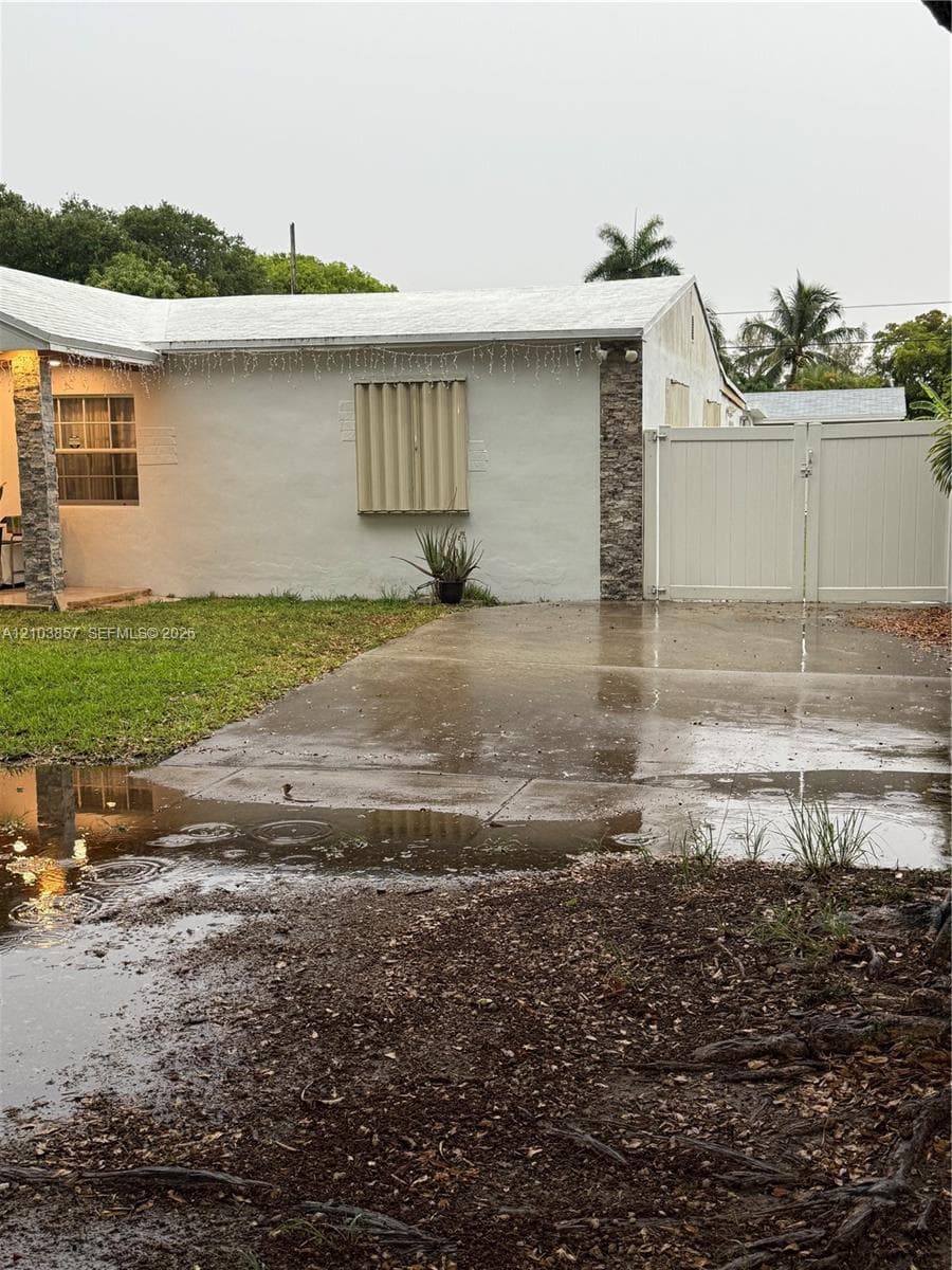 1031 NE 142nd St, North Miami FL 33161