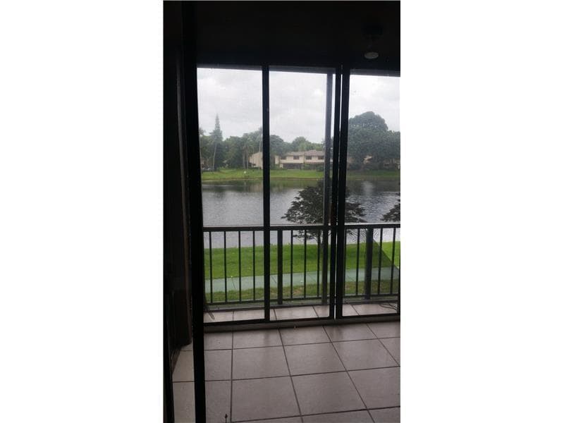 3730 Inverrary Drive # 2X, Lauderhill FL 33319
