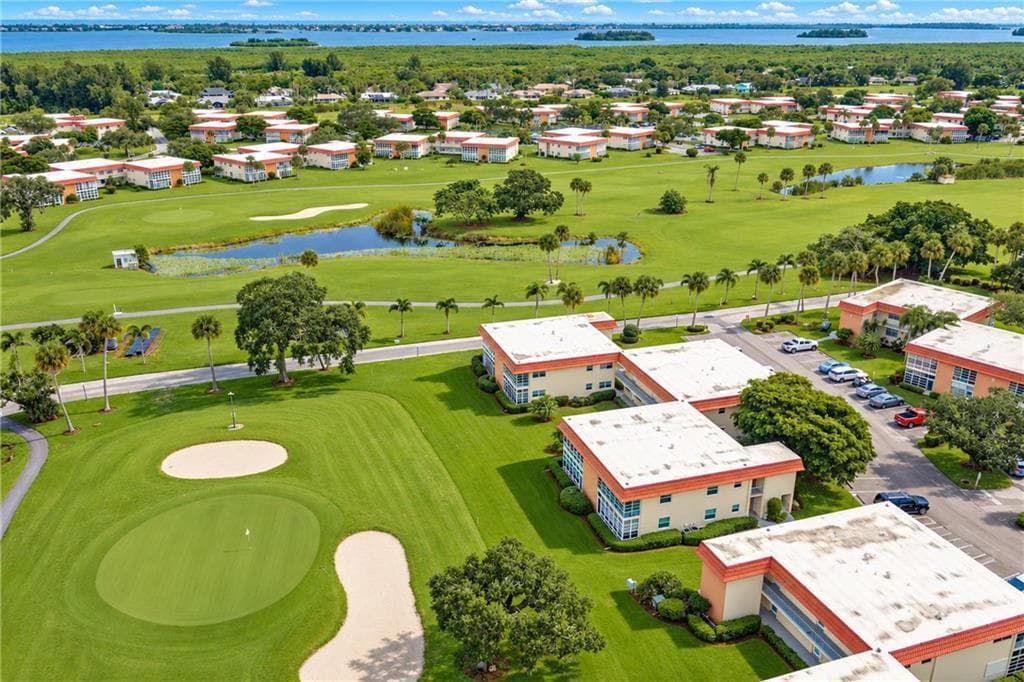 1 VISTA PALM Lane # 207, Vero Beach FL 32962