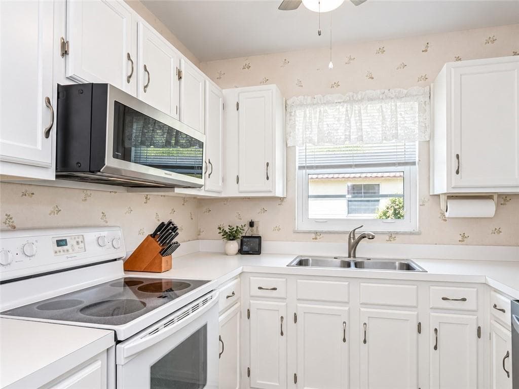 1 VISTA PALM Lane # 207, Vero Beach FL 32962