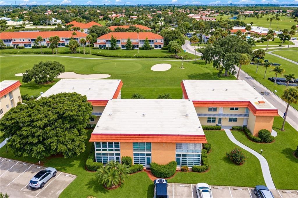 1 VISTA PALM Lane # 207, Vero Beach FL 32962