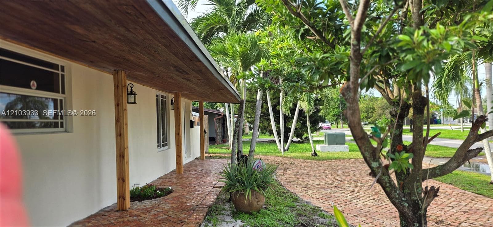 2512 Island Dr, Miramar FL 33023