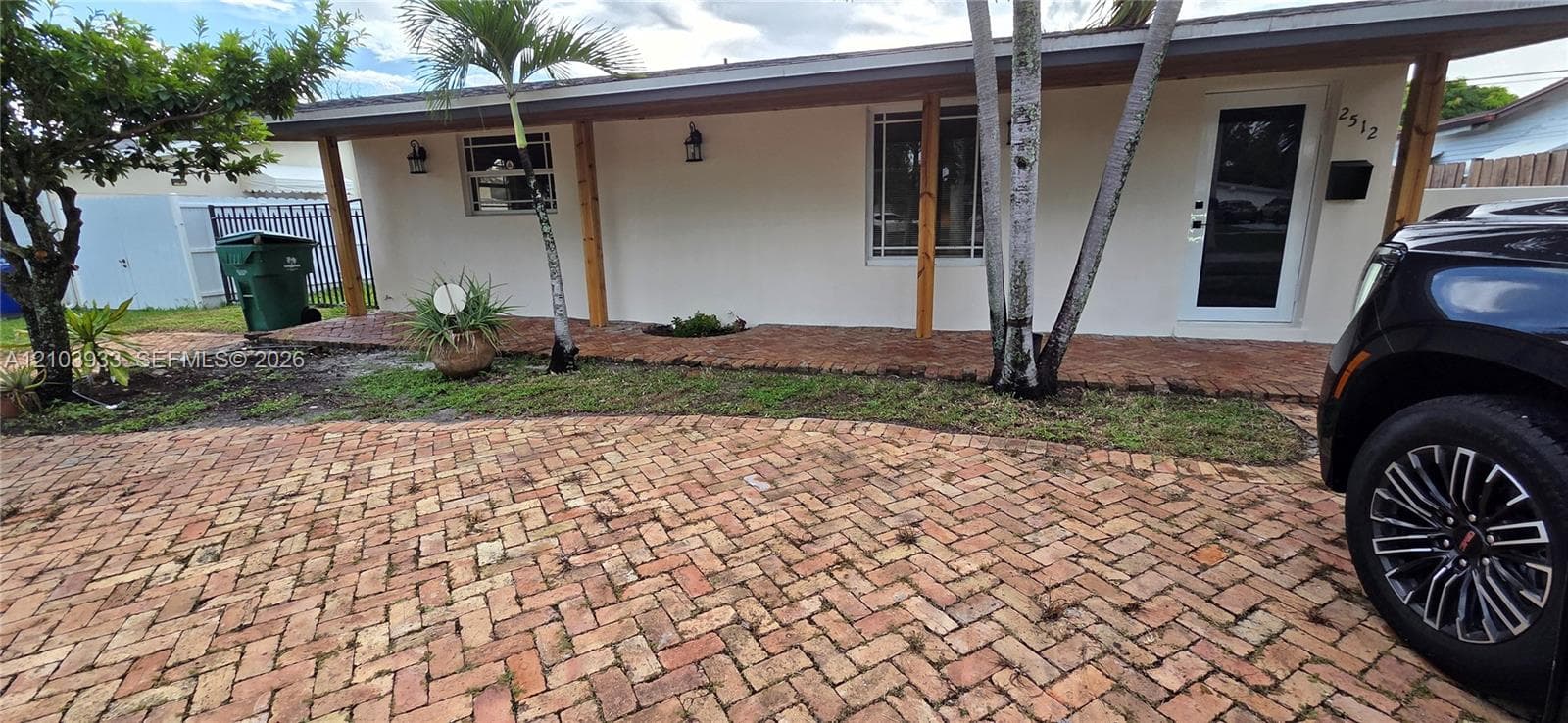 2512 Island Dr, Miramar FL 33023