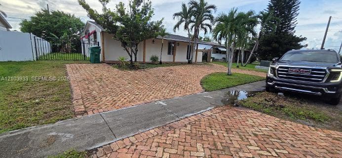 2512 Island Dr, Miramar FL 33023