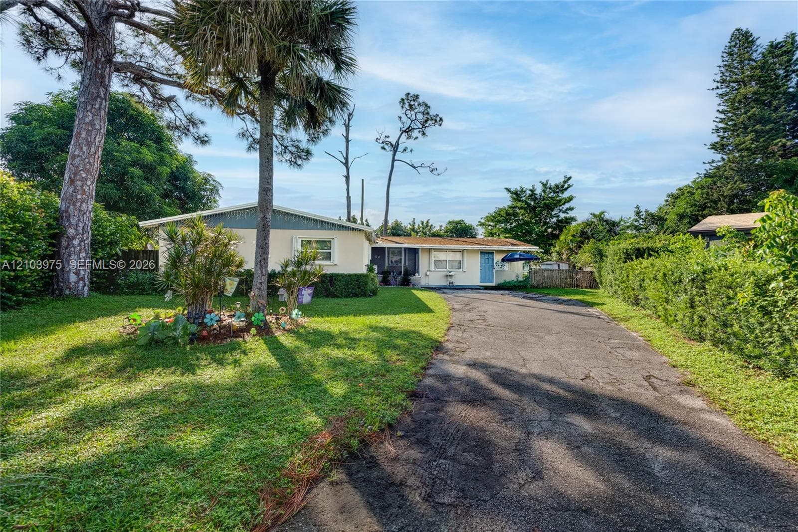 851 Caroline Cir, West Palm Beach FL 33413