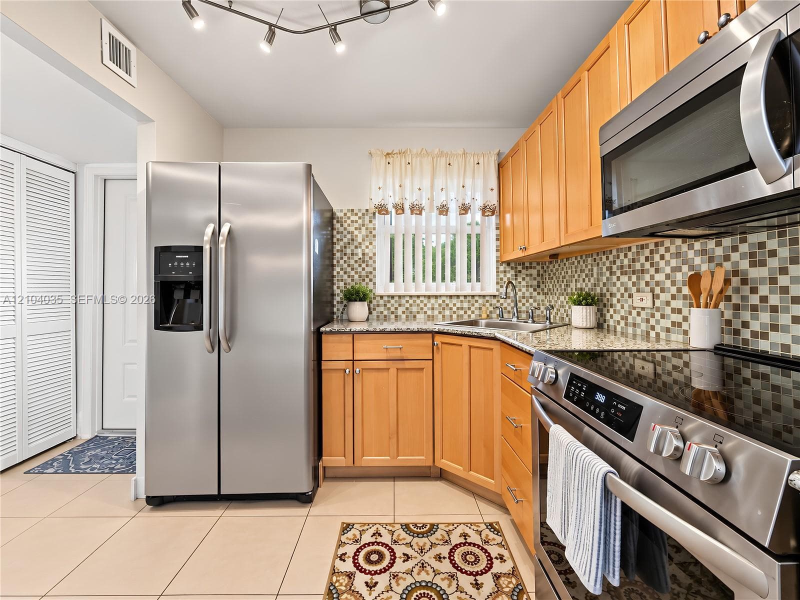 9850 Sunrise Lakes Blvd # 108, Sunrise FL 33322