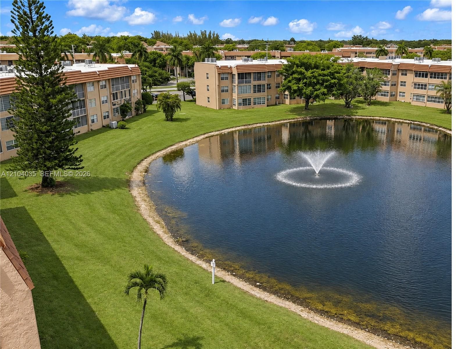 9850 Sunrise Lakes Blvd # 108, Sunrise FL 33322