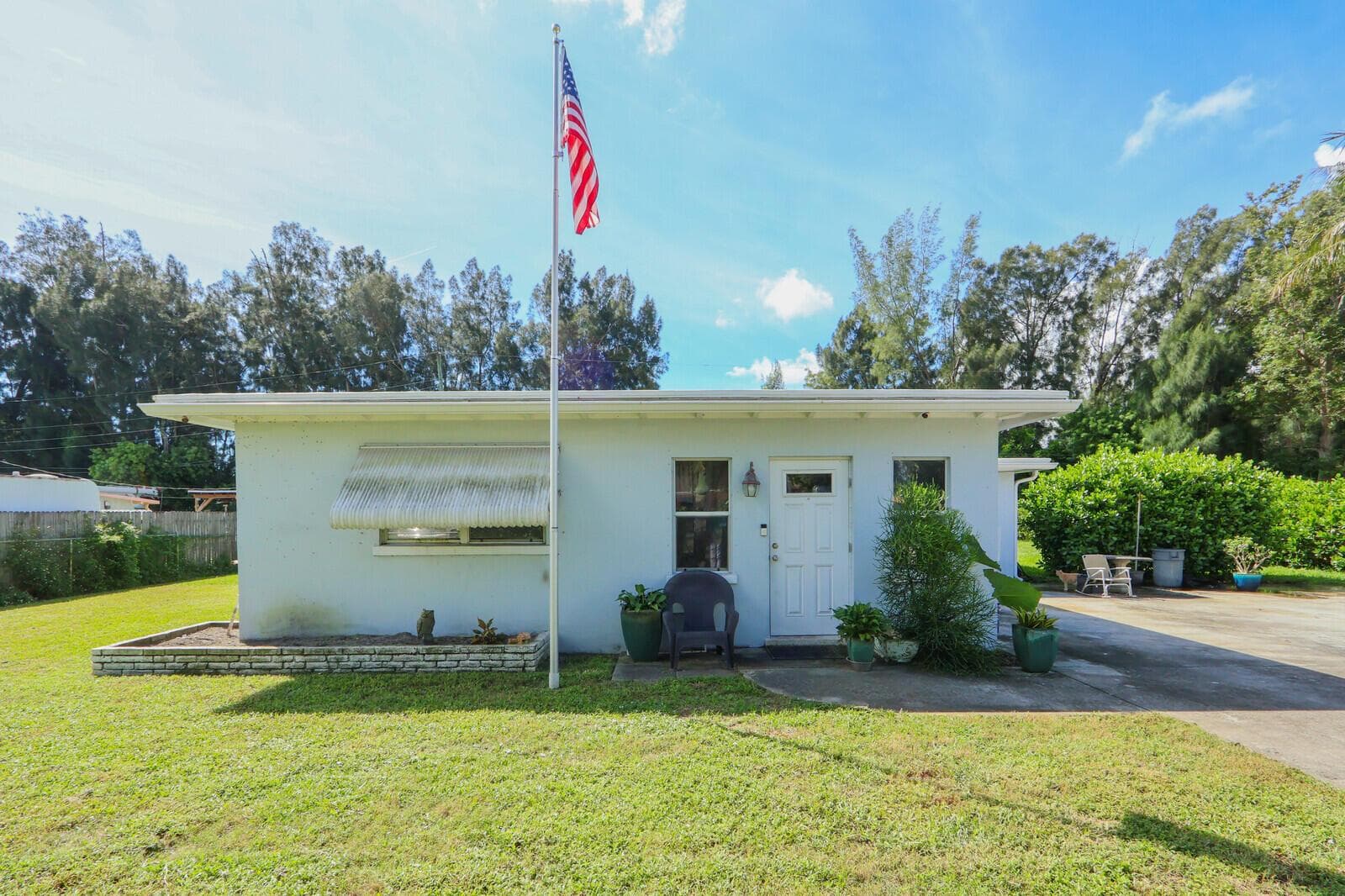 2708 CHEROKEE Court, West Palm Beach FL 33406