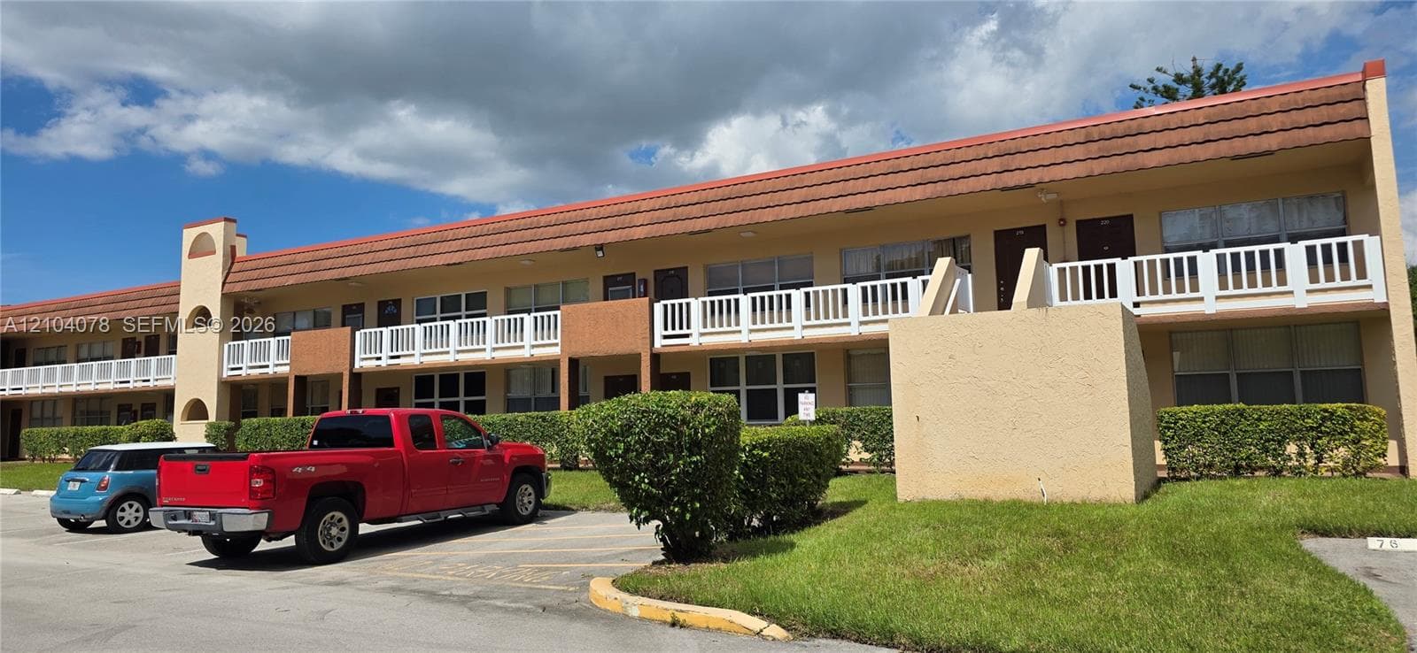 8851 Sunrise Lakes Blvd # 213, Sunrise FL 33322