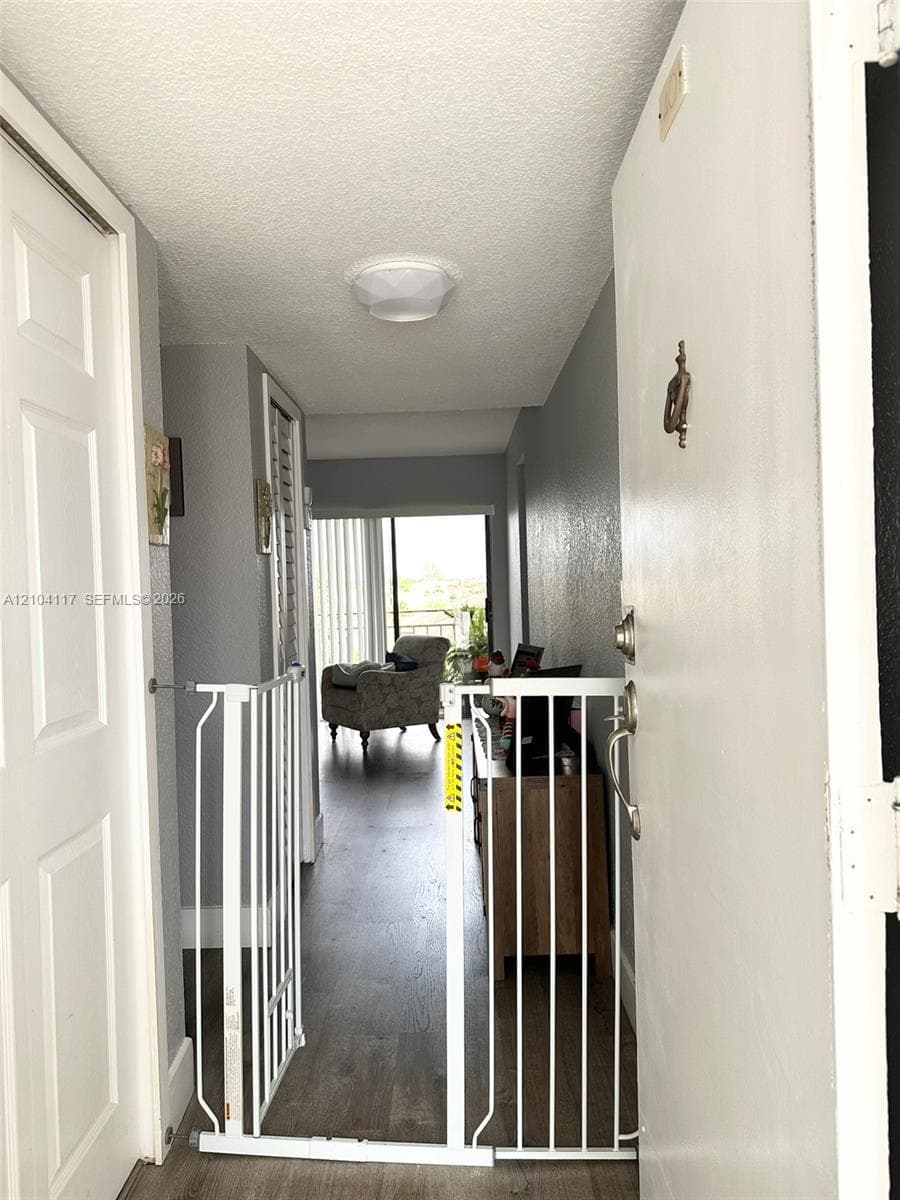 8425 NW 8th St # 401, Miami FL 33126