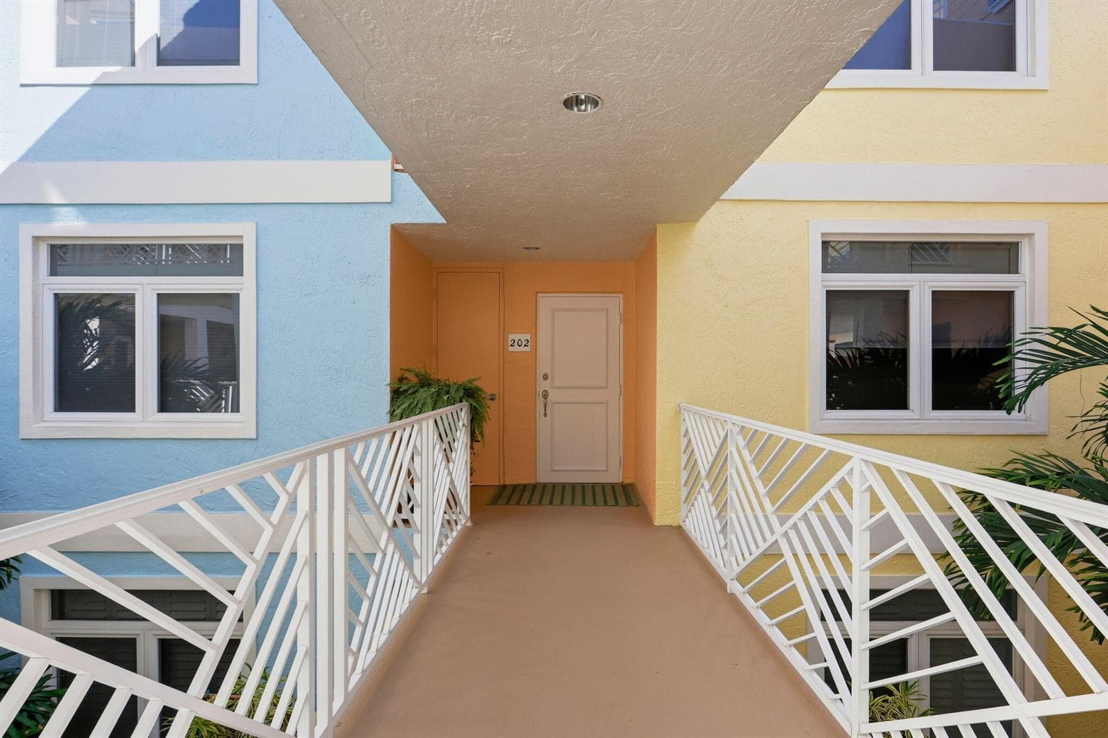 309 E OCEAN Avenue # 202, Lantana FL 33462
