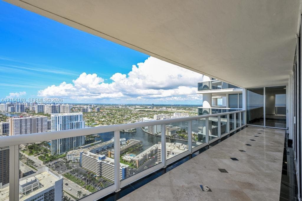 1850 S Ocean Dr, Hallandale Beach FL 33009