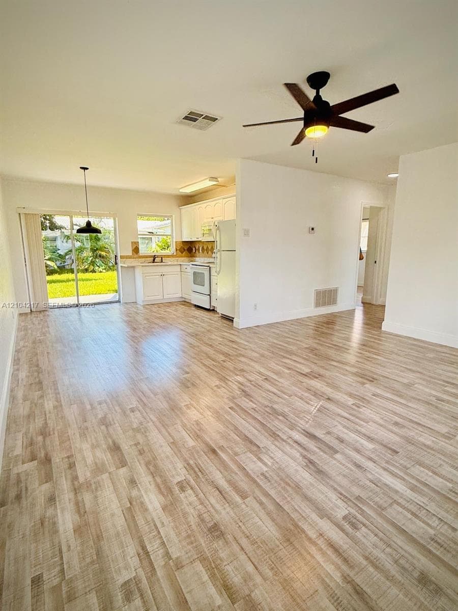 7105 NW 74th Pl, Tamarac FL 33321