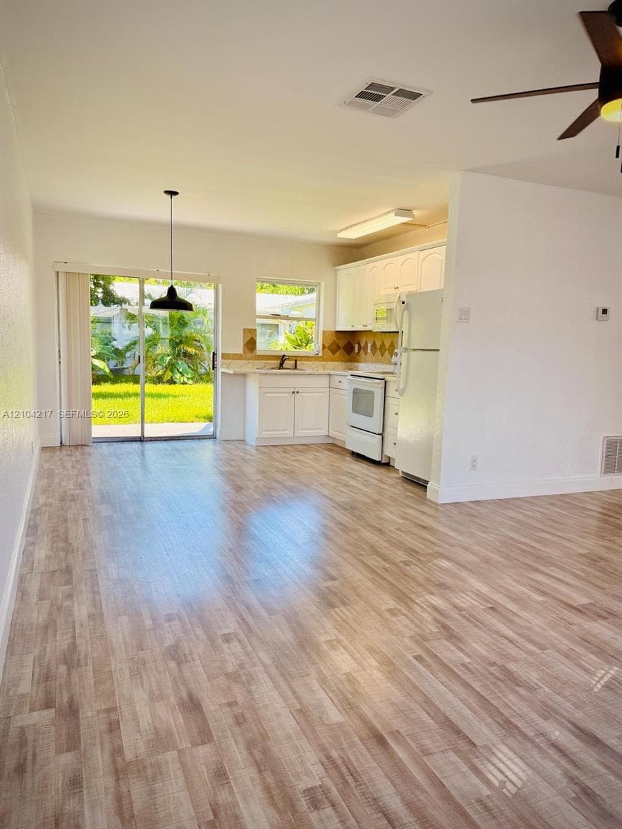 7105 NW 74th Pl, Tamarac FL 33321