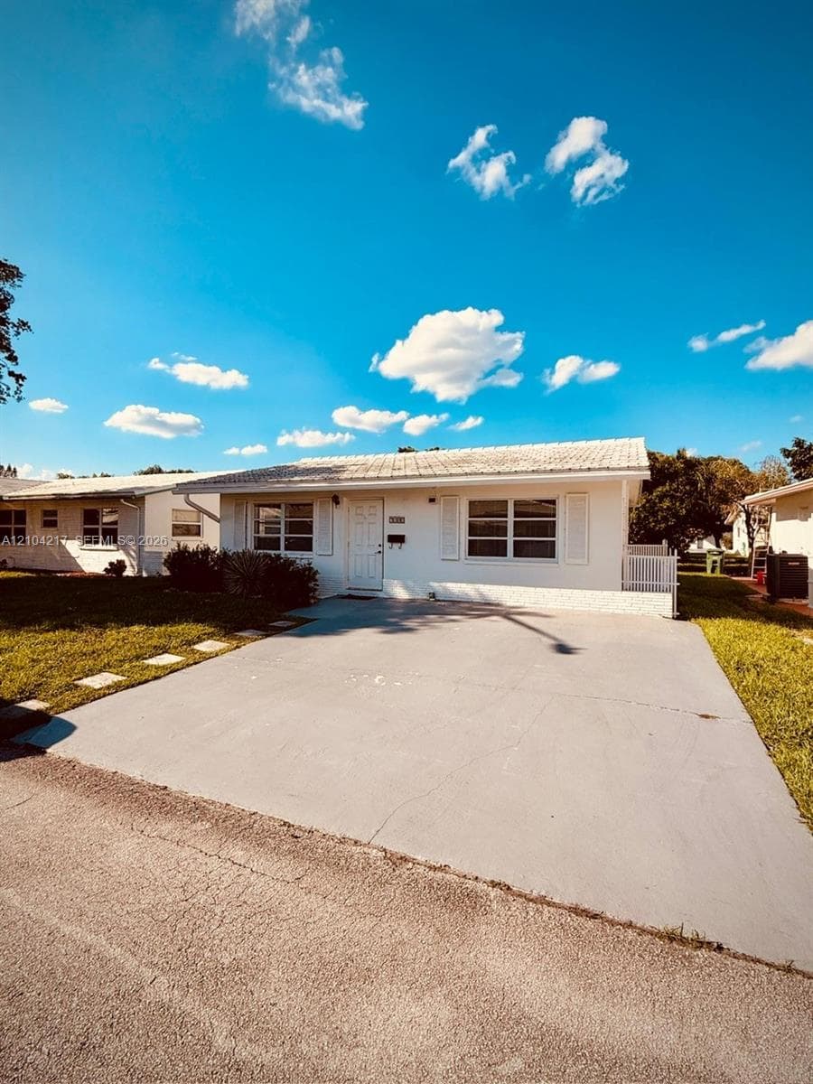 7105 NW 74th Pl, Tamarac FL 33321