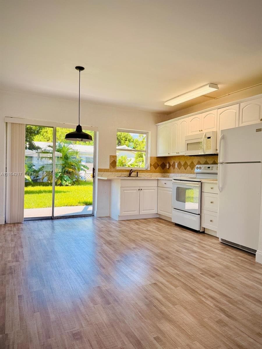 7105 NW 74th Pl, Tamarac FL 33321