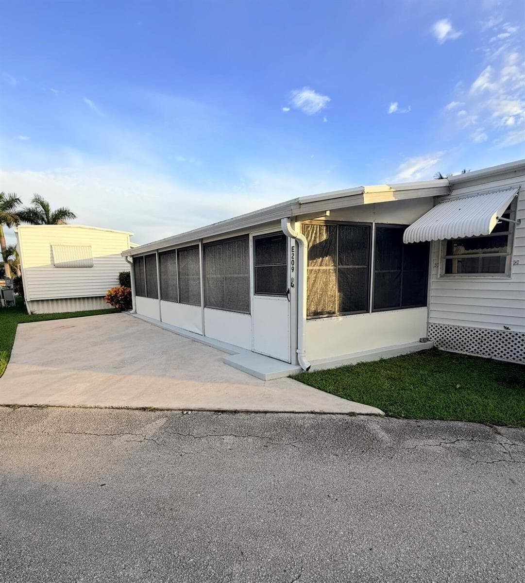 209 E Eagle Drive, Boynton Beach FL 33435