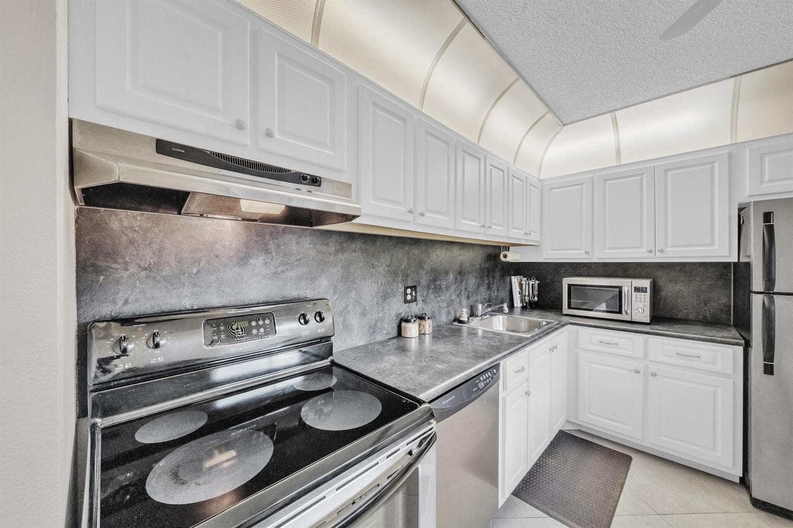 5280 LAS VERDES Circle # 320, Delray Beach FL 33484