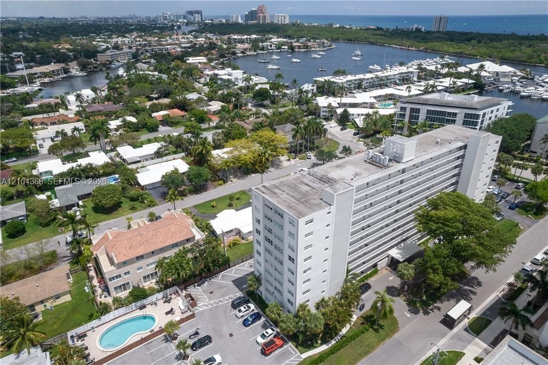 2555 NE 11th St # 301, Fort Lauderdale FL 33304