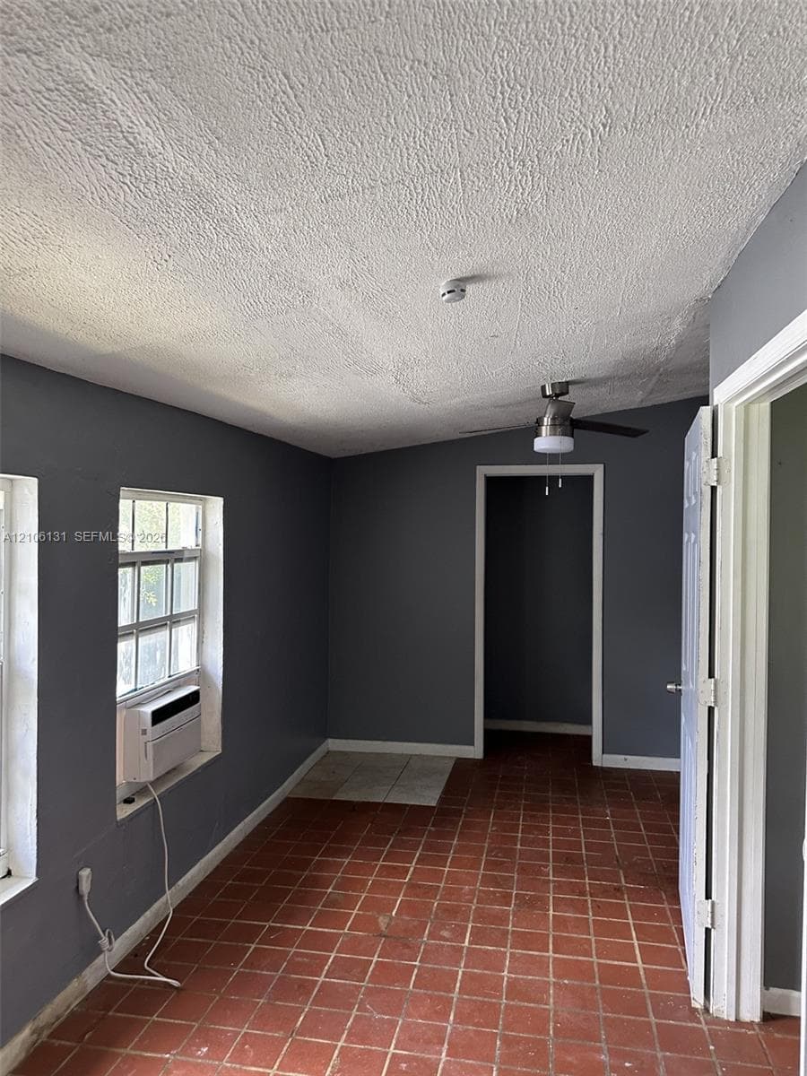 2030 NW 34th St, Miami FL 33142