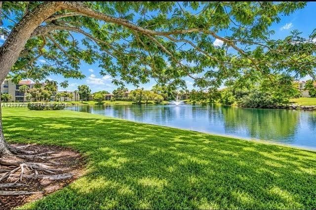 220 Lakeview Dr # 101, Weston FL 33326