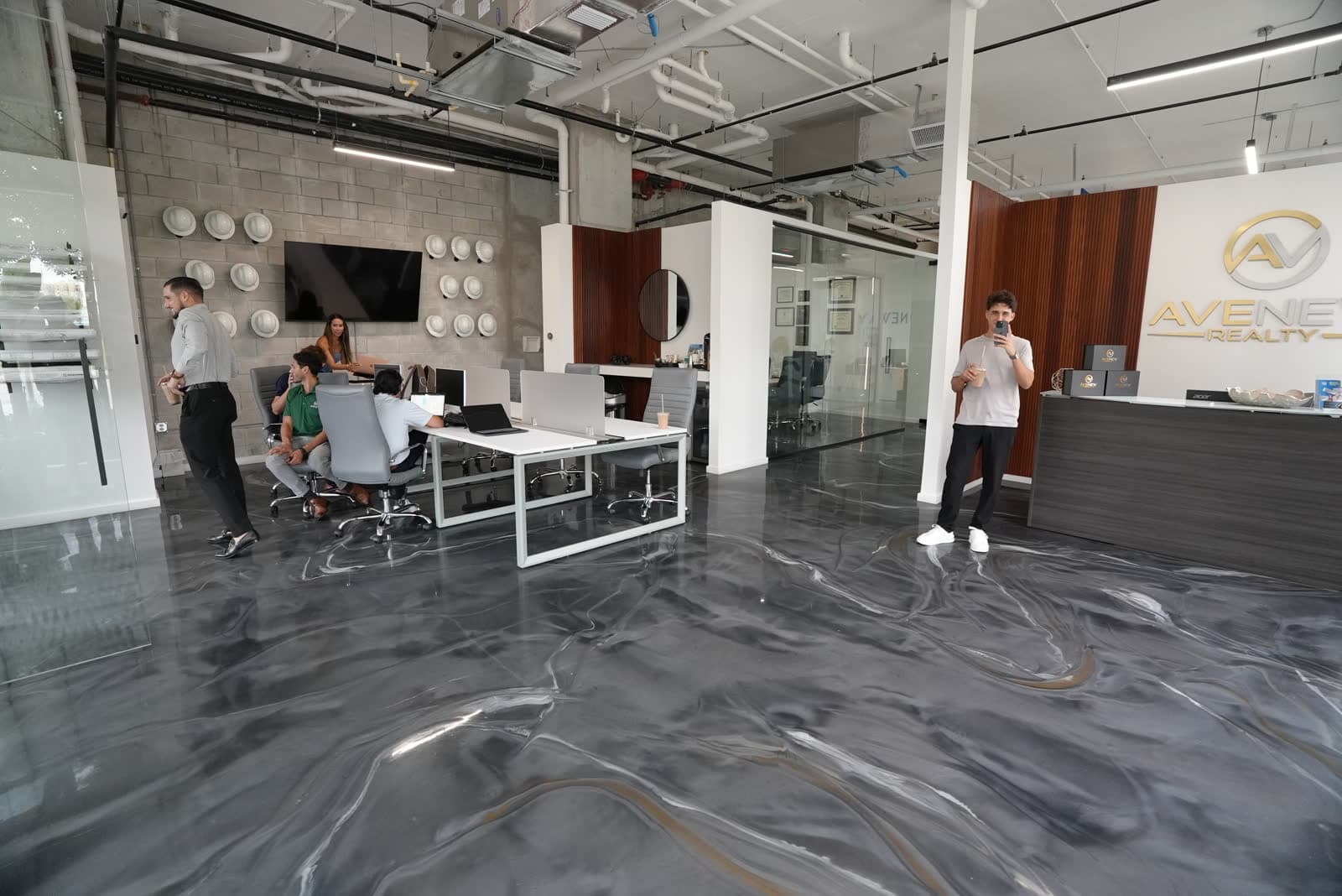 Agents on the Avenew sales floor