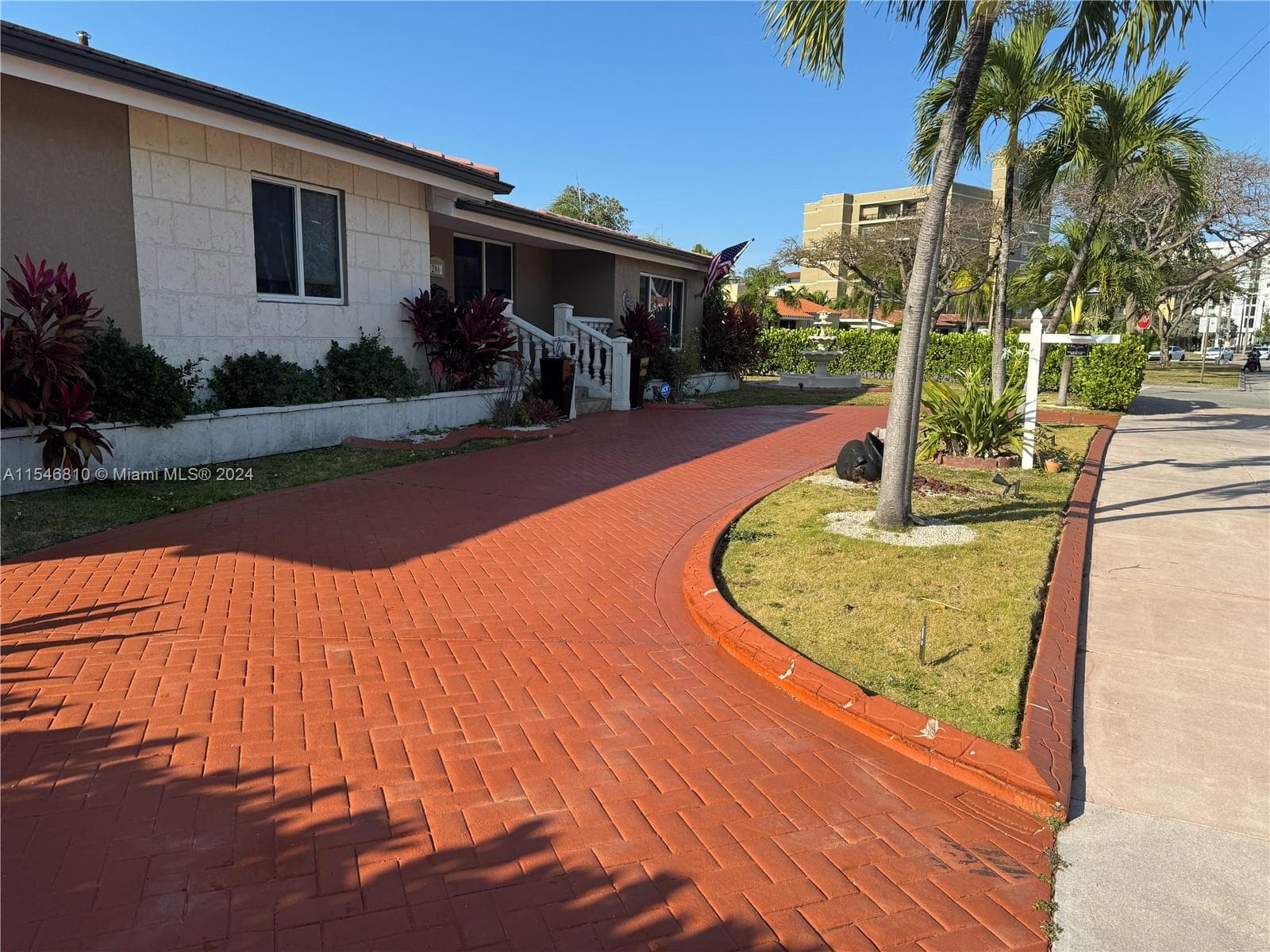 206 Ponce De Leon Blvd, Coral Gables FL 33134