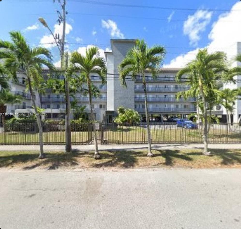900 SW 84th Ave # 207A, Miami FL 33144
