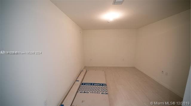 1000 Brickell Plz # 4905, Miami FL 33131