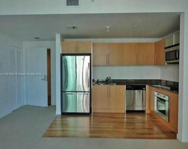 300 S Biscayne Blvd # 1703, Miami FL 33131