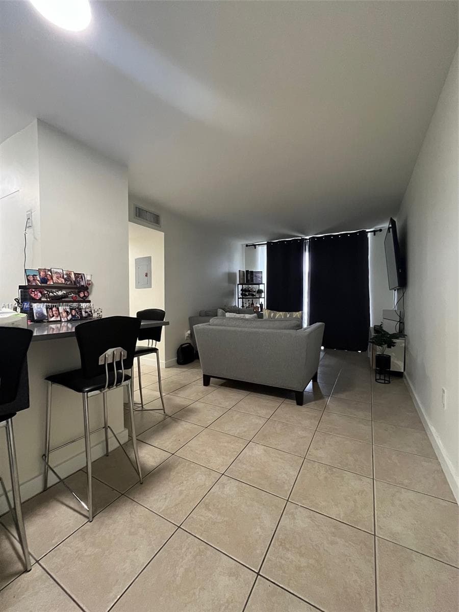 8075 NW 7th St # 109, Miami FL 33126