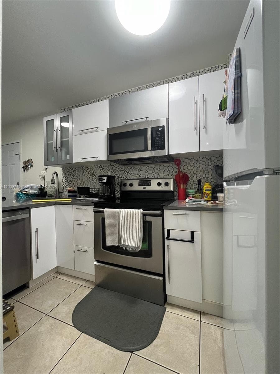 8075 NW 7th St # 109, Miami FL 33126
