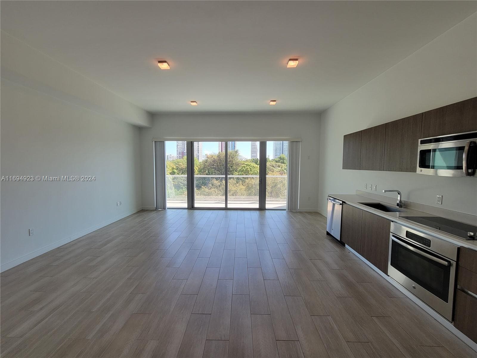 1600 SW 1 Ave # 411, Miami FL 33129