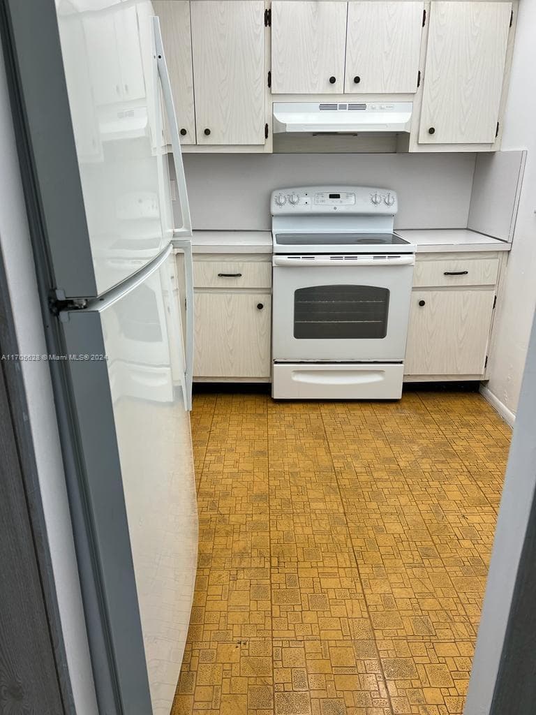 15600 NW 7th Ave # 821, Miami FL 33169