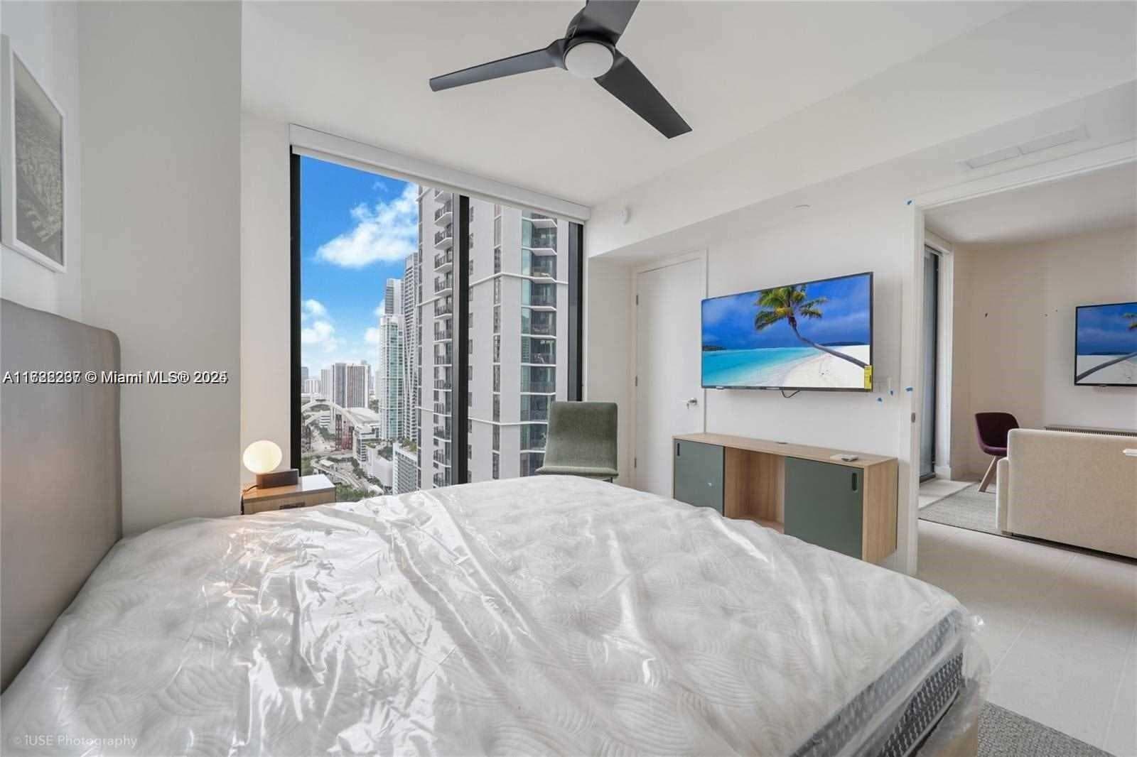 159 NE 6 # 3913, Miami FL 33132
