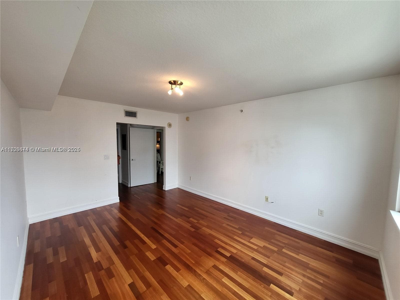 31 SE 5th St # 2409, Miami FL 33131