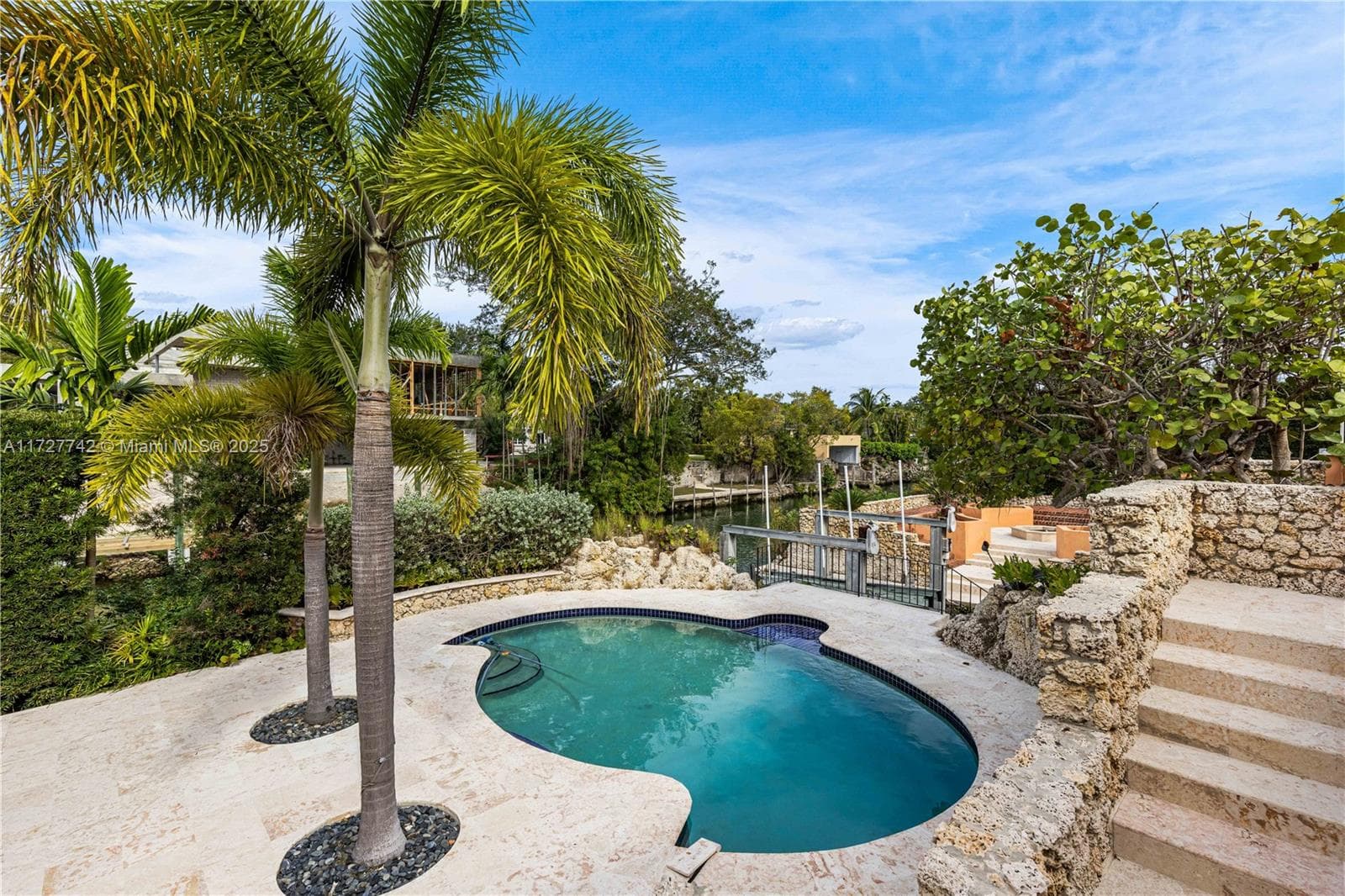 1181 S Alhambra Cir, Coral Gables FL 33146