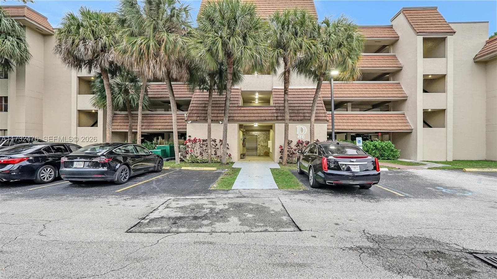 481 Ives Dairy Rd # 4, Miami FL 33179