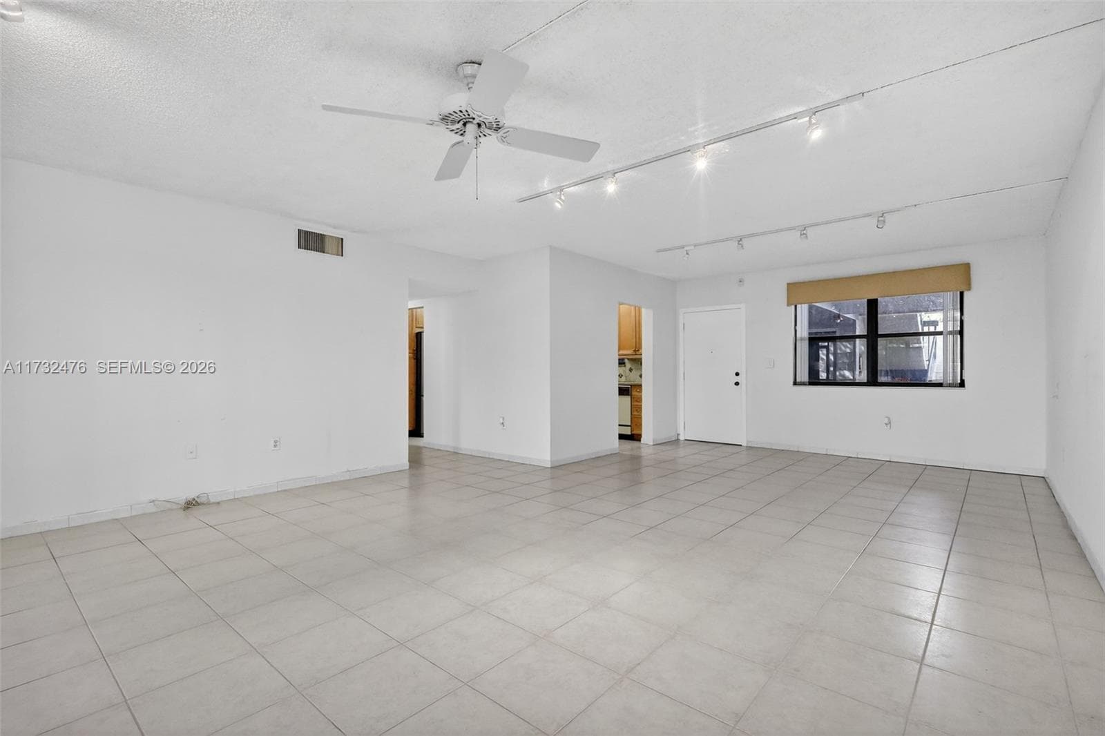 481 Ives Dairy Rd # 4, Miami FL 33179