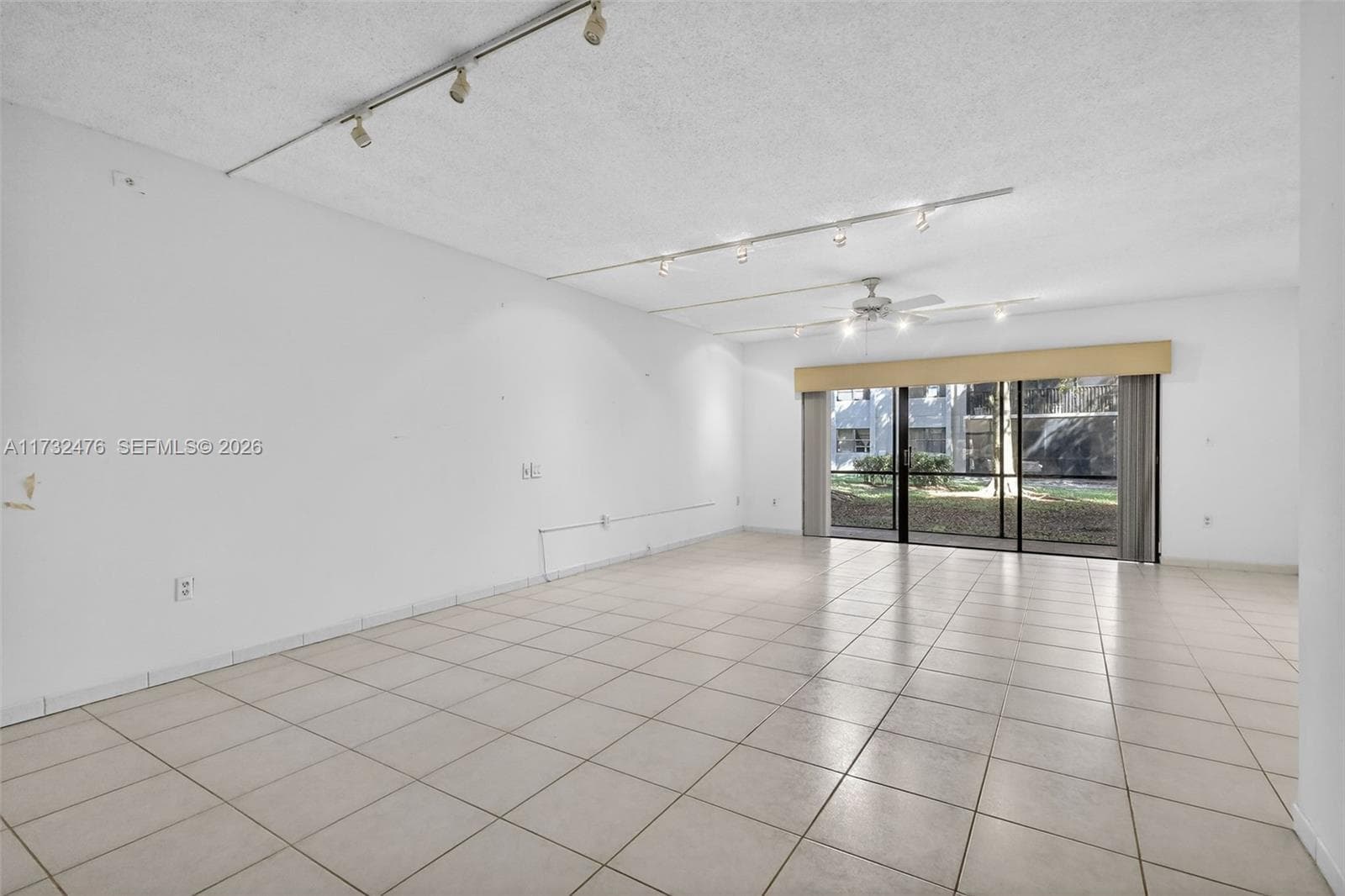 481 Ives Dairy Rd # 4, Miami FL 33179