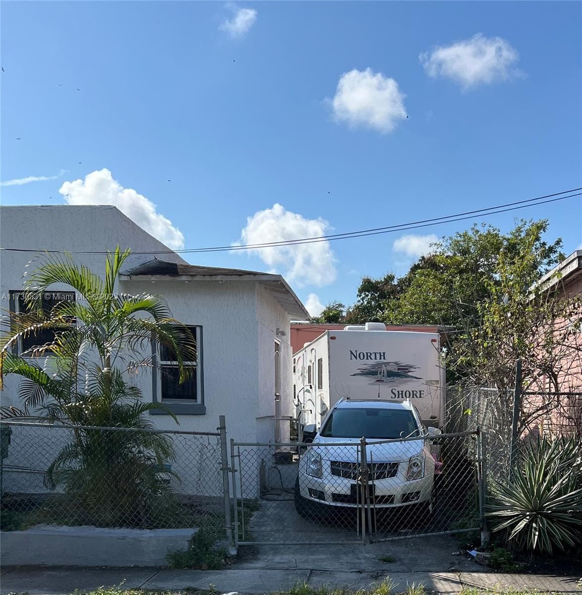 6730 NE MIAMI PL, Miami FL 33138