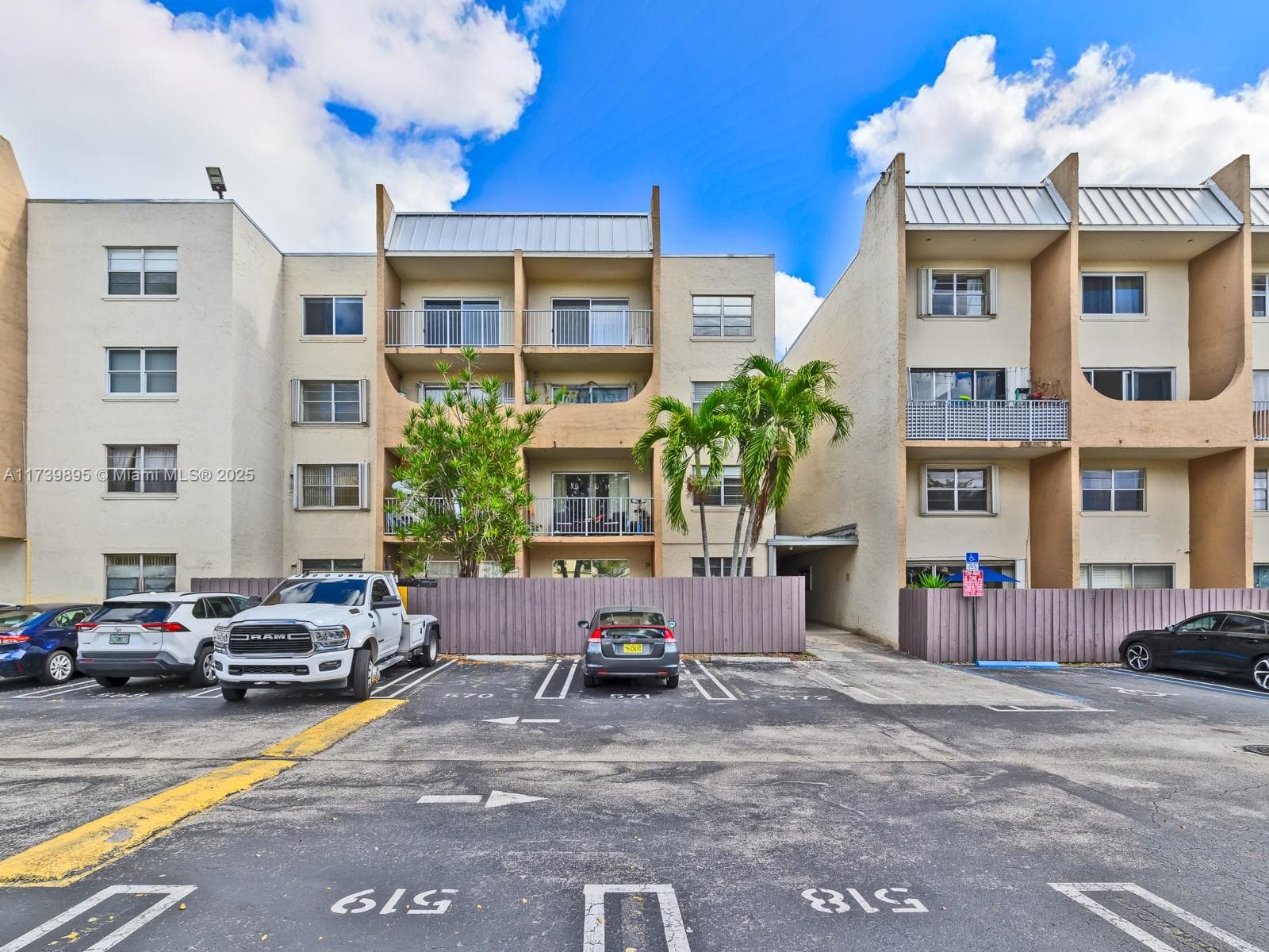 10900 SW 104th St # 114, Miami FL 33176