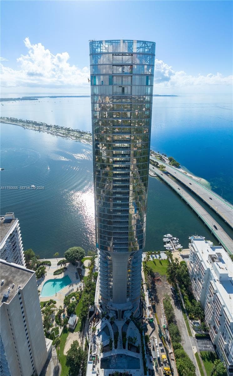 175 SE 25 RD # 3902, Miami FL 33129