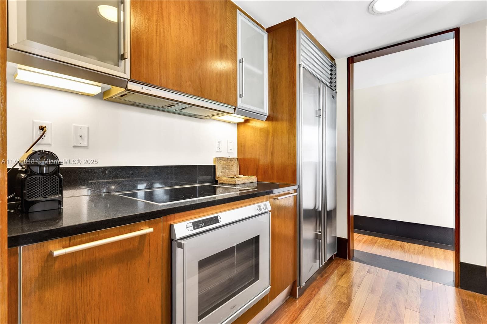 101 20, Miami Beach FL 33139