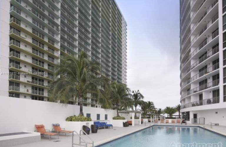 1750 N Bayshore Dr # 2215, Miami FL 33132
