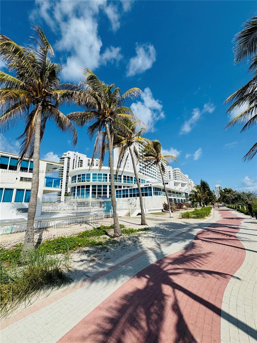 5445 Collins Ave # 1520, Miami Beach FL 33140
