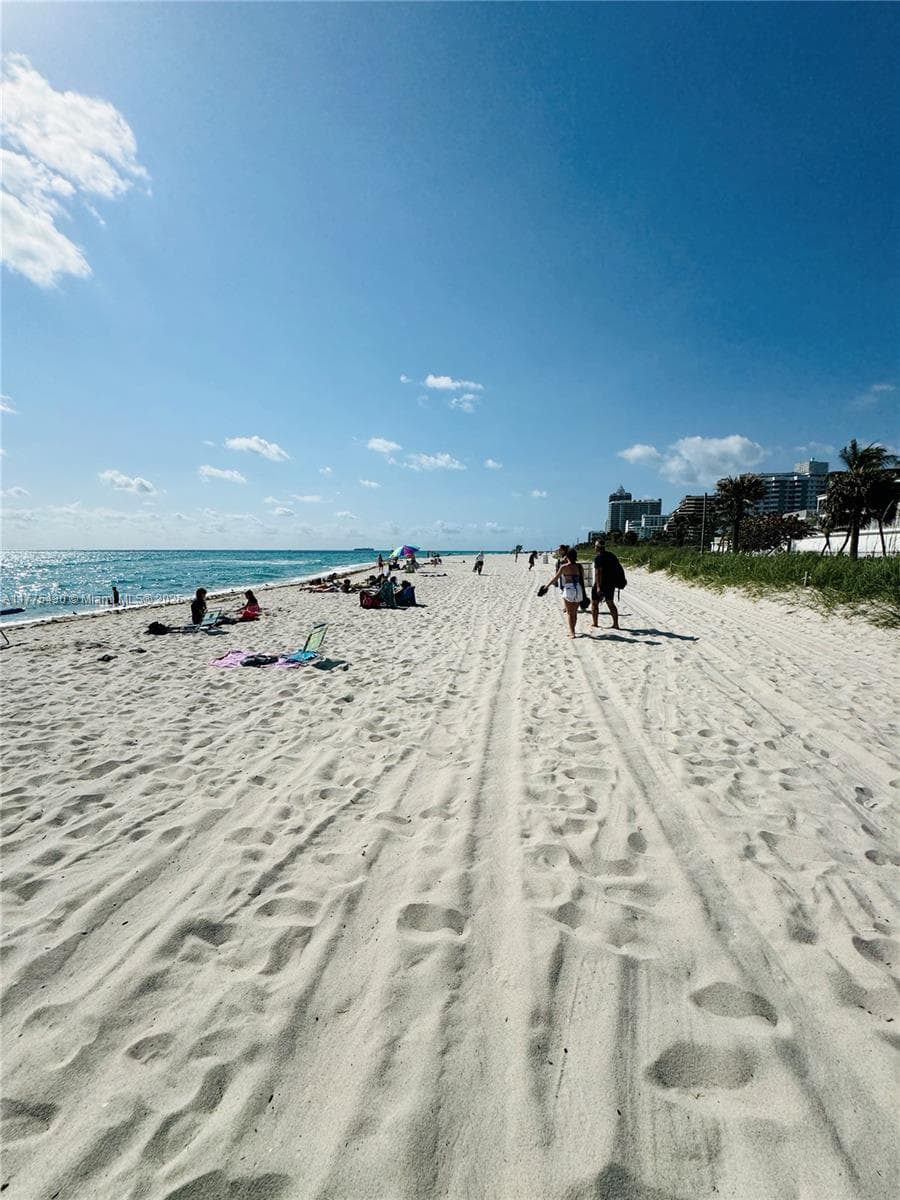 5445 Collins Ave # 1520, Miami Beach FL 33140